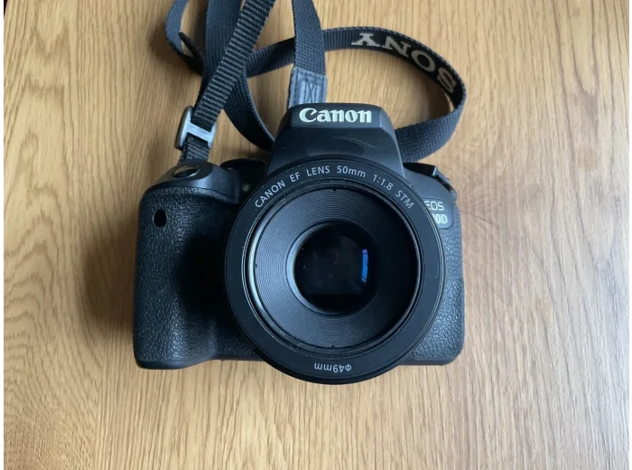 Canon EOS 800D 24.2 MP Digital SLR DSLR Camera W 18-55mm Lens And Charger