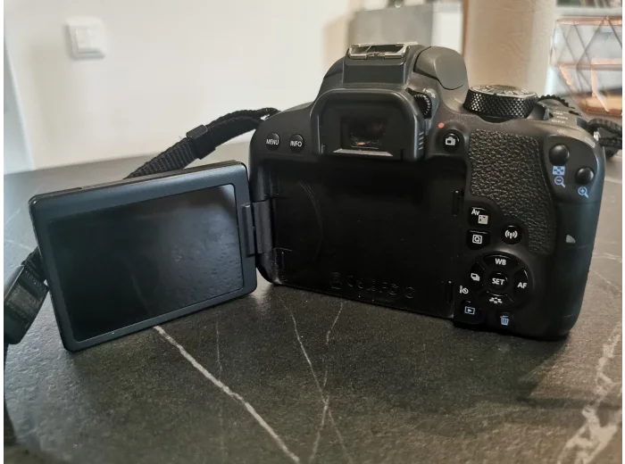 Canon EOS 800D 24.2MP with 3 lenses